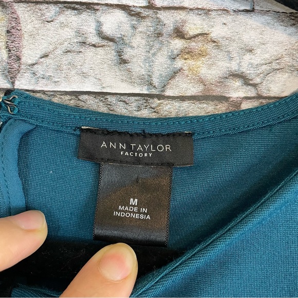 Ann Taylor real tank with black accents - Picture 3 of 7